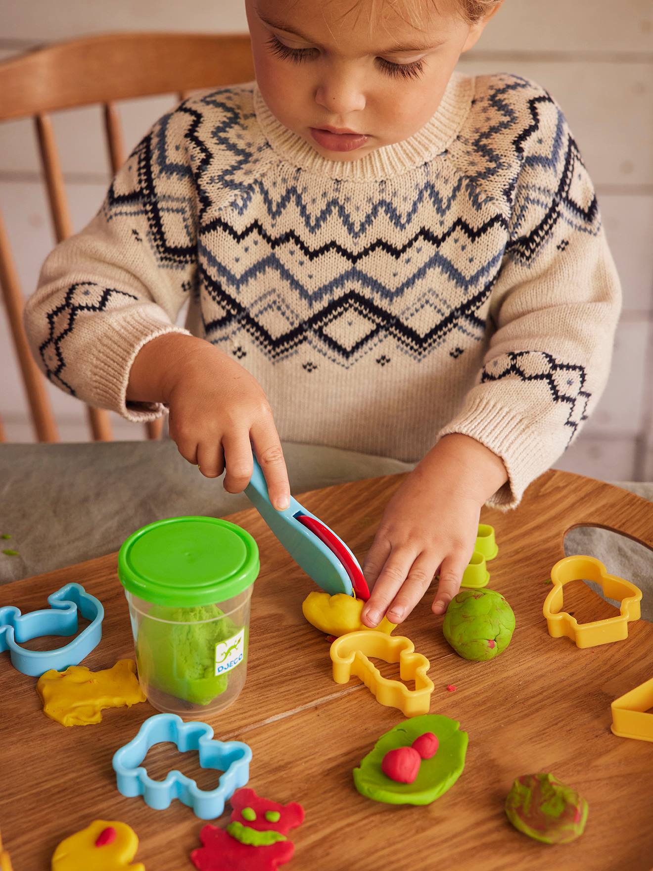 Kit Pâte à Modeler 85 Pièces – 24 Pots + Accessoires – Jeu Créatif Cuisine Dès 2 Ans