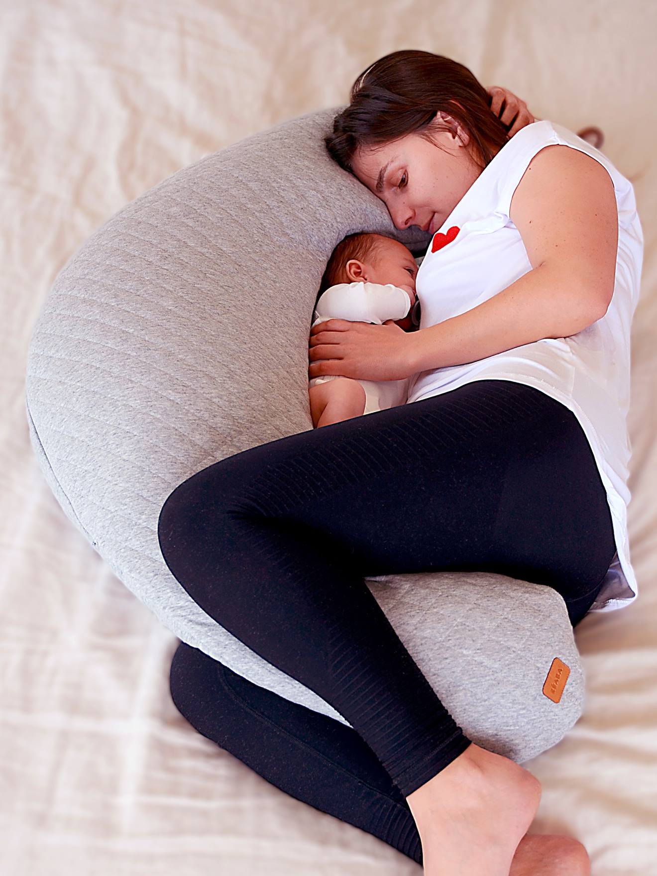 Le coussin de maternité adapté pour les futures maman et bébés