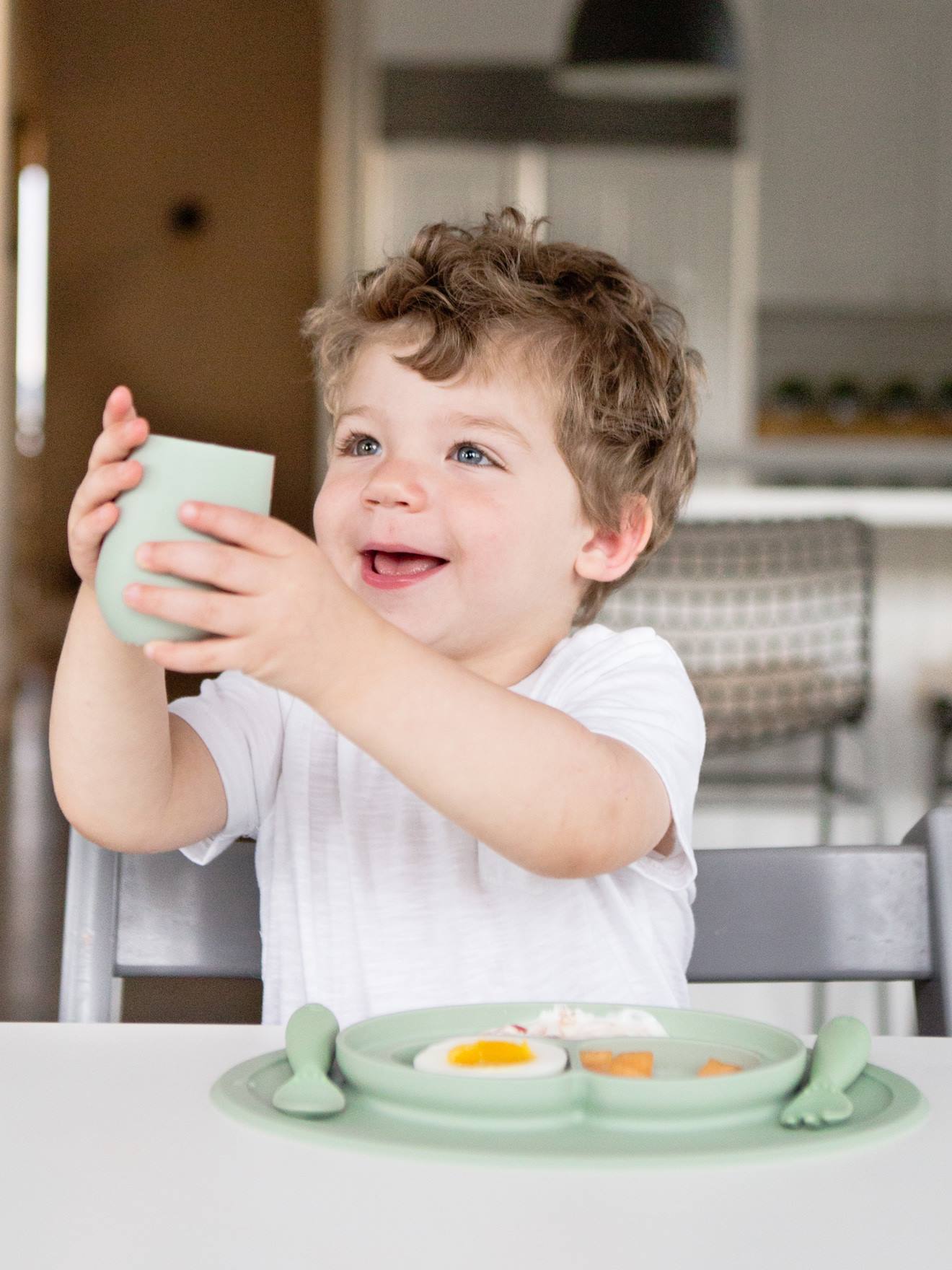 Mushie : tasse d'apprentissage enfant avec paille - silicone