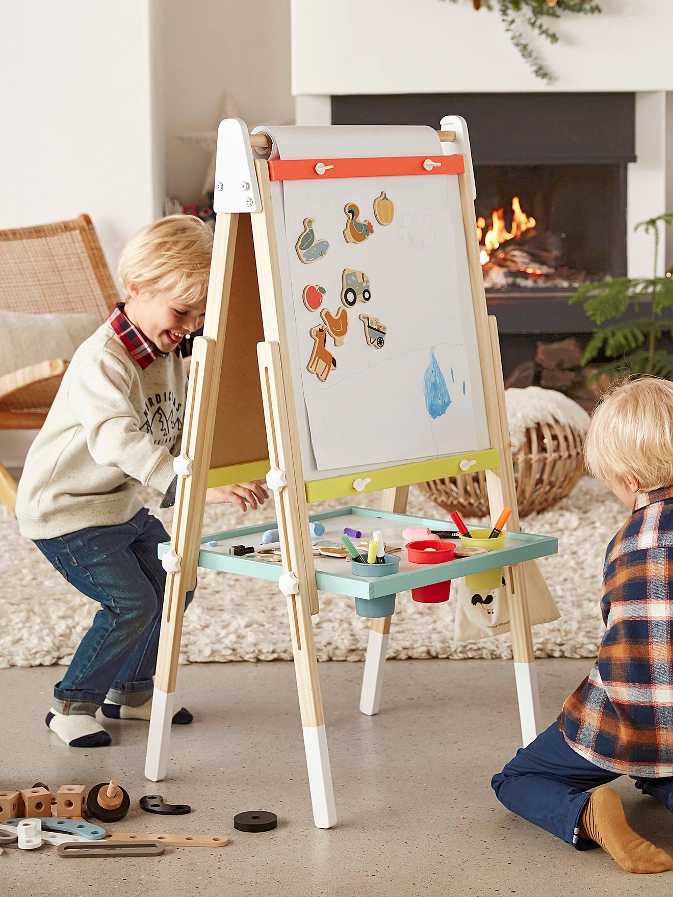 Jouet Kids Double-Sided Wooden Art Easel with Paper Roll, Chalkboard &  Whiteboard - Pink