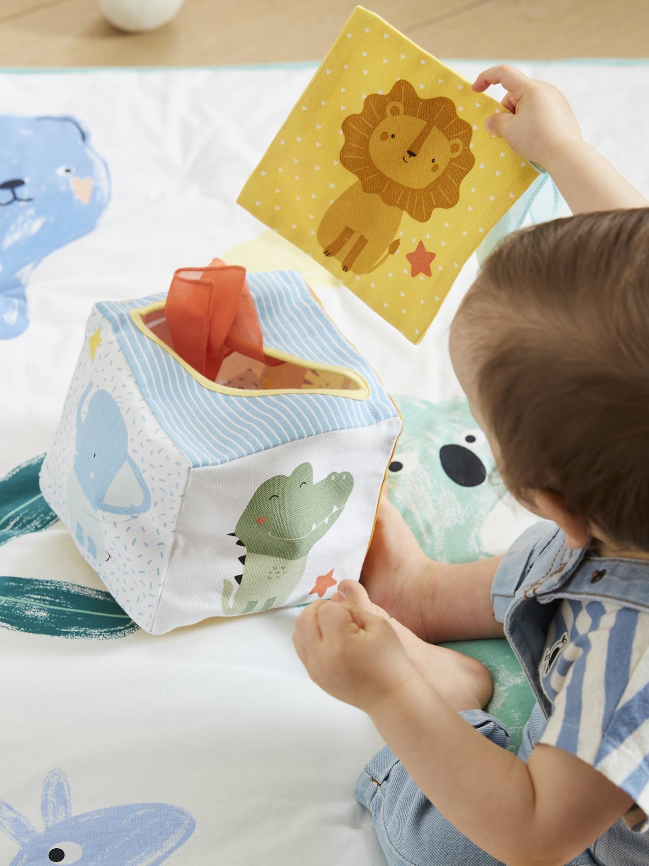 Montessori Bebe Jouet, Boîte à Mouchoirs en Tissu Jouets Sensoriels,Jeu  Montessori avec Couleurs Textures Sons pour Bébés