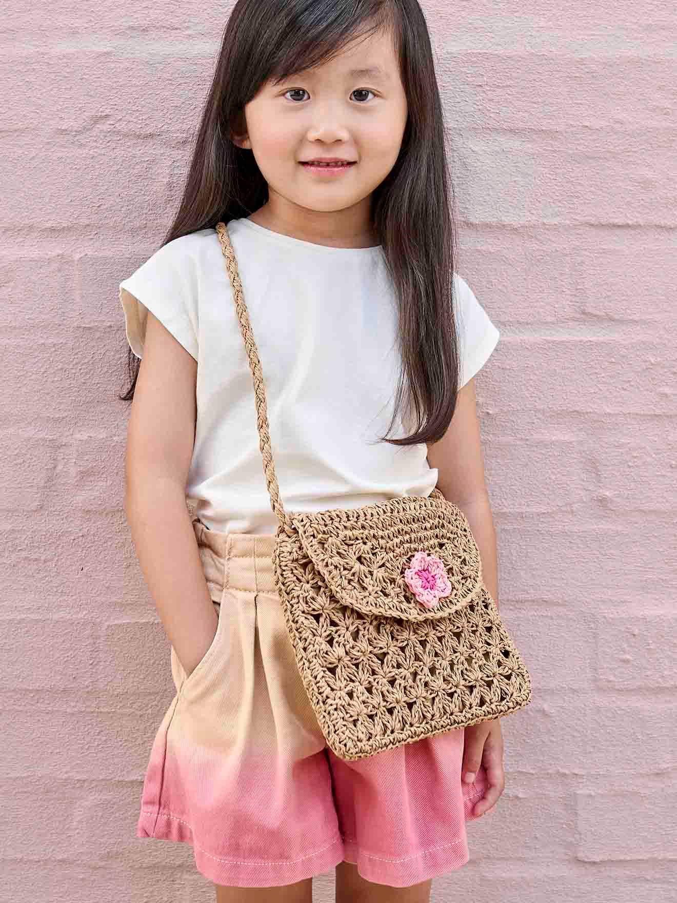 Meisjestas met bloemen van gevlochten touw hout