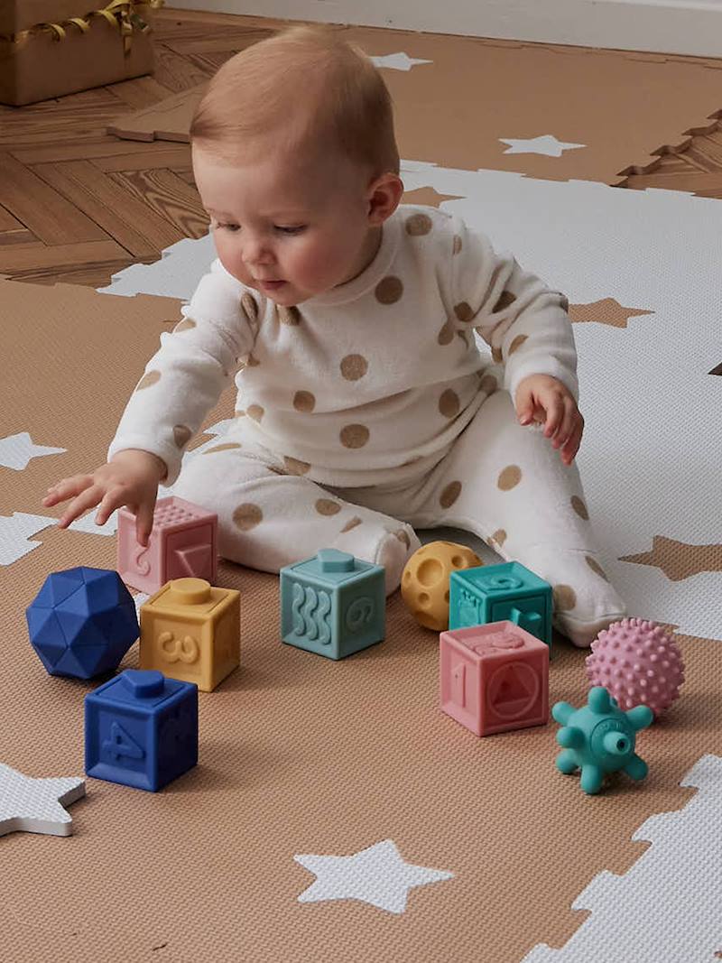 Cubes et balles sensorielles