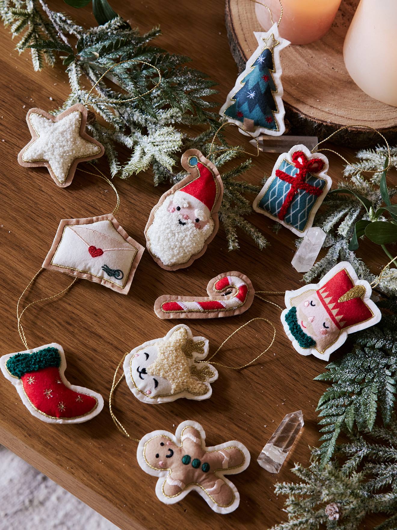 Vertbaudet Set Van 10 Hangende Kerstdecoraties Van Vilt Notenkraker Rood