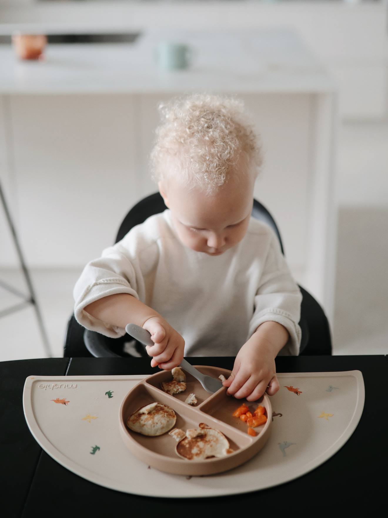 Assiette Bébé En Silicone Forme Baleine - 3 Compartiments Avec Ventouse - Sans BPA - Micro-ondes & Lave-vaisselle - Rose - 12