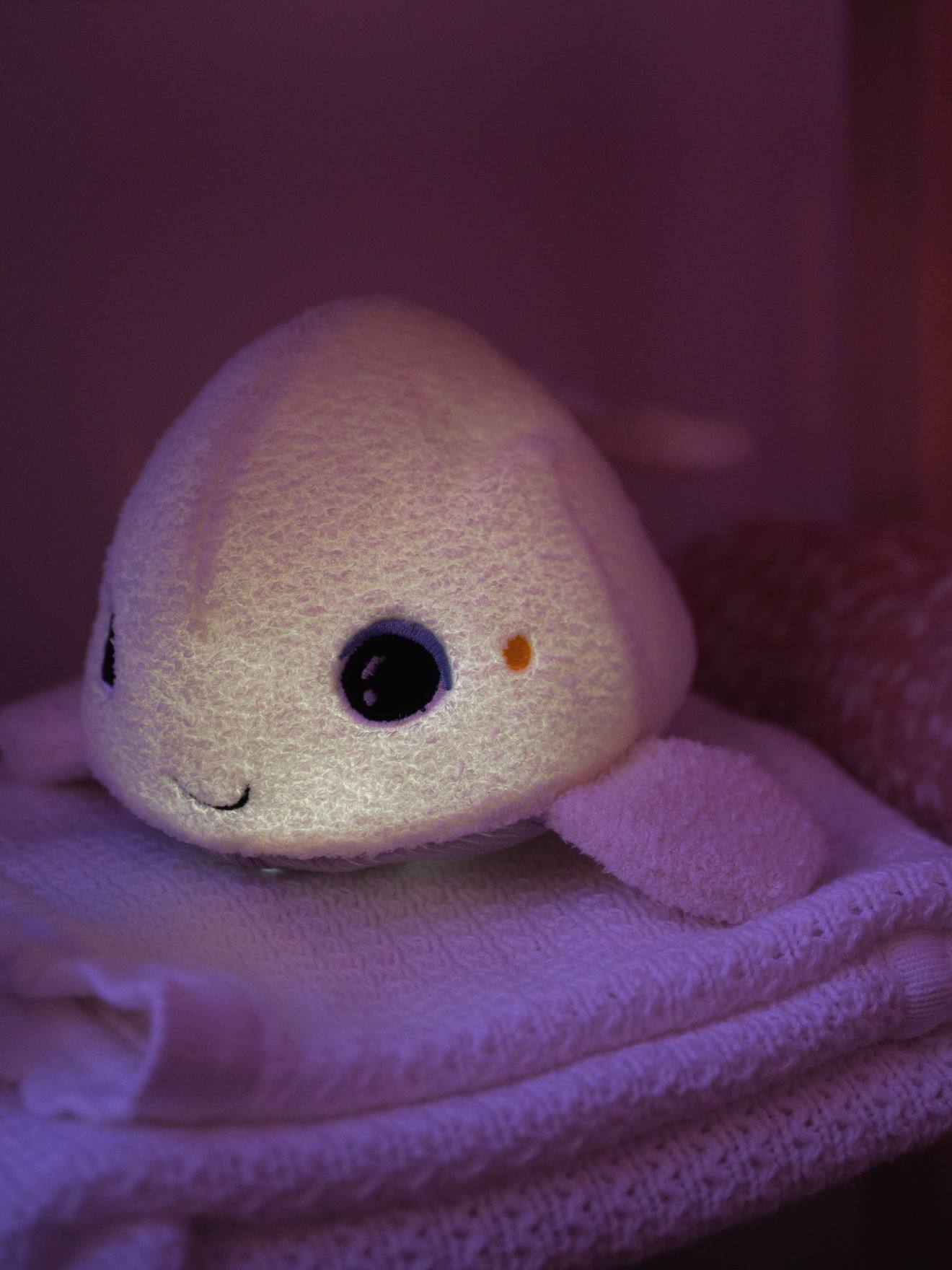 Peluche veilleuse & bruits blancs PABOBO Beluga - blanc, Linge de maison et décoration