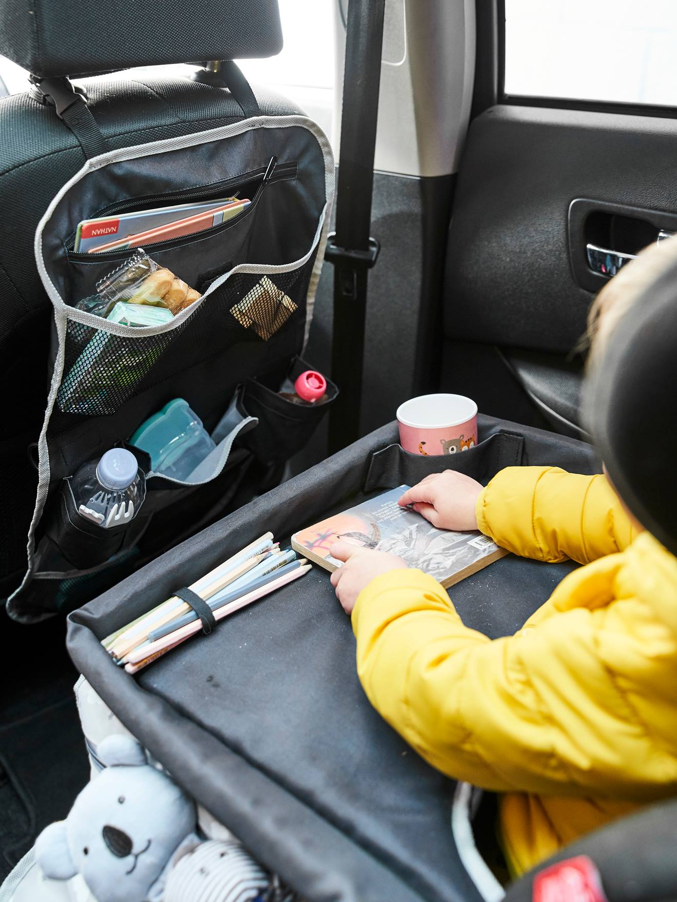 INFIVITA Protecteur de siège arrière de voiture – Organiseur de voiture  avec 3 grandes poches pour ranger les affaires des enfants, tapis de  protection pour les voyages en voiture avec les enfants 